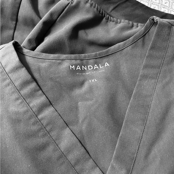 Medical Scrubs Set - Pants & Shirt -Mandala -E1 - Picture 5 of 10